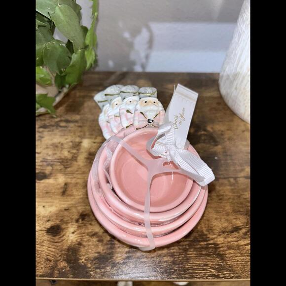 New Pink Measuring Cup Set with Nutcracker Handles - Picture 1 of 6